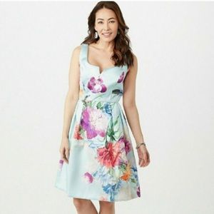 Luxe by Carmen Marc Valvo dress